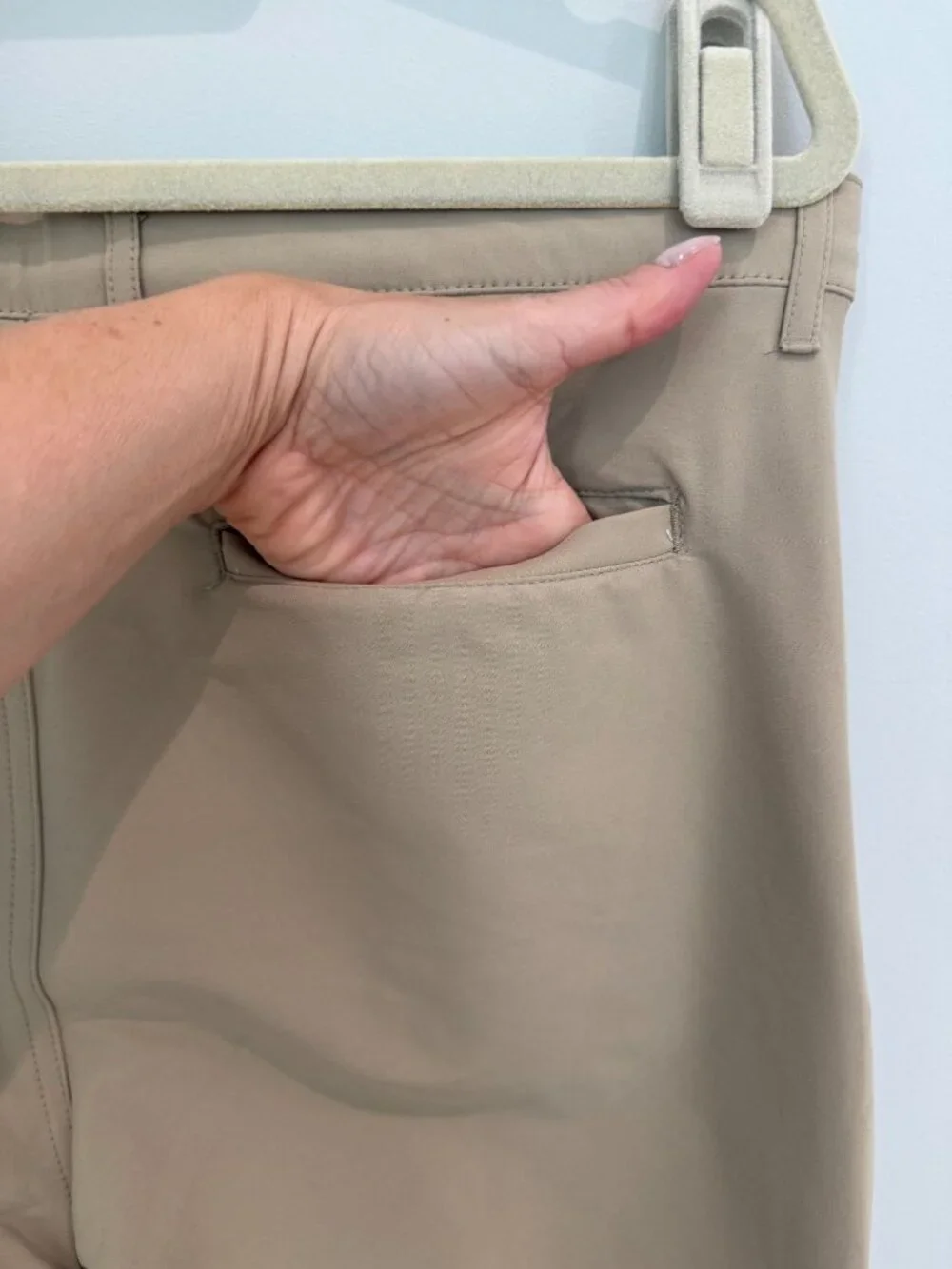 NWT Youth Old Navy Straight Quick-Dry Pants – Tan, Size 18 Plus